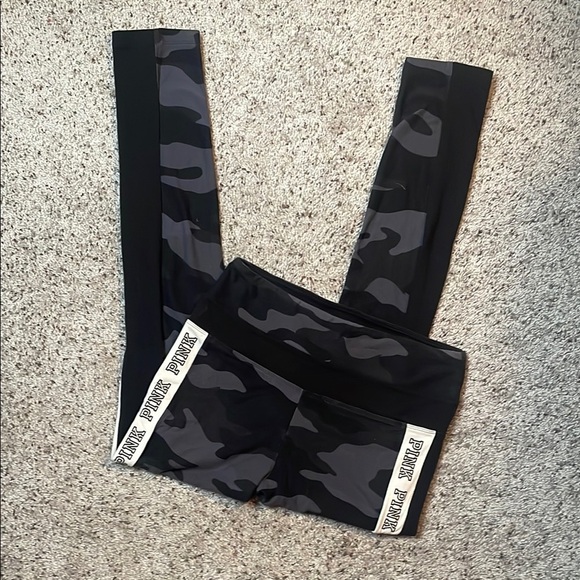 PINK Victoria's Secret Pants - PINK Victoria's‎ Secret Camo Leggings Size Large